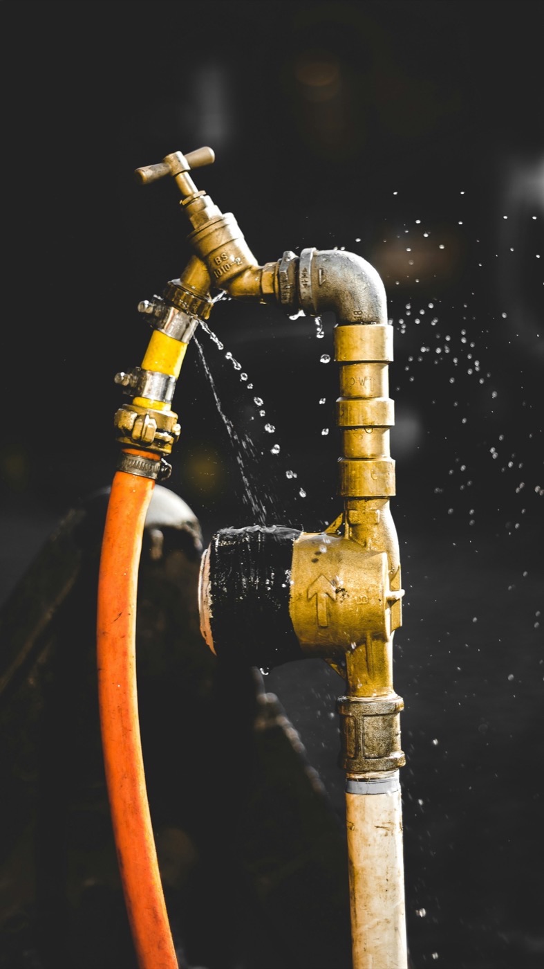Professional pipe fittings installation
