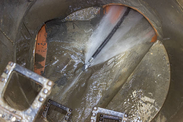 High pressure flushing inside a drain pipe